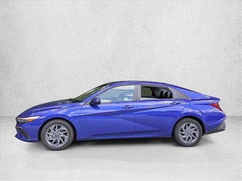 Used 2024 Hyundai Elantra SEL FWD image 9
