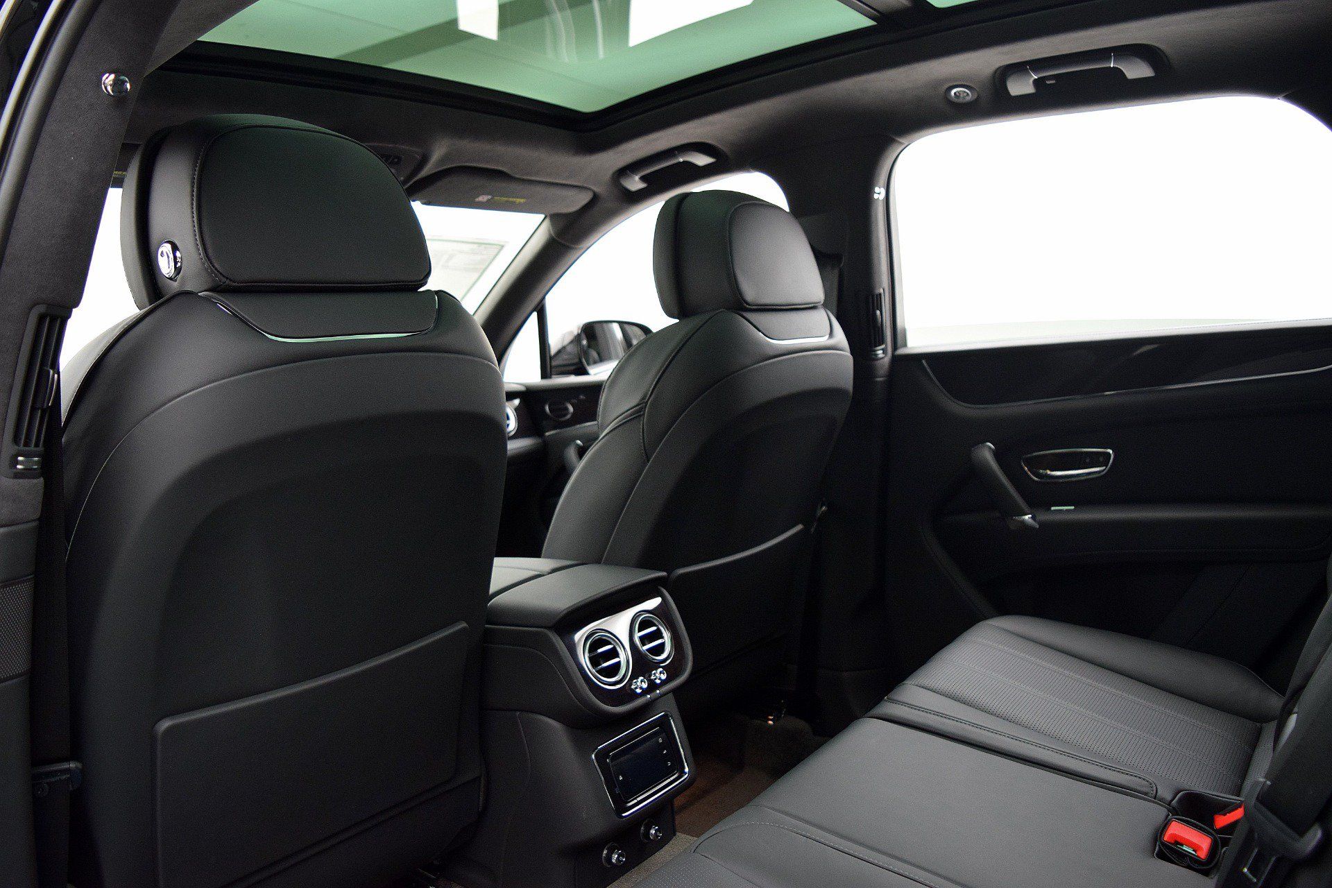 Certified 2019 Bentley Bentayga AWD/4WD image 27