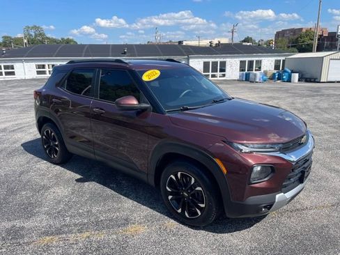 Used 2022 Chevrolet TrailBlazer LT w/ Convenience Package FWD image 3