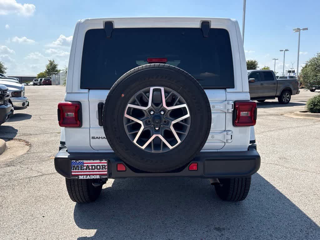 Used 2025 Jeep Wrangler Unlimited Sahara AWD/4WD image 4