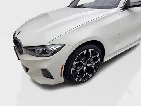 Used 2025 BMW 330i xDrive Sedan w/ Premium Package image 18