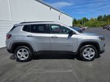 Used 2024 Jeep Compass Latitude image 2