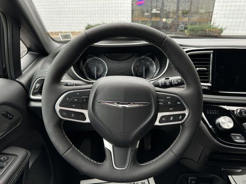 New 2026 Chrysler Pacifica Select image 22