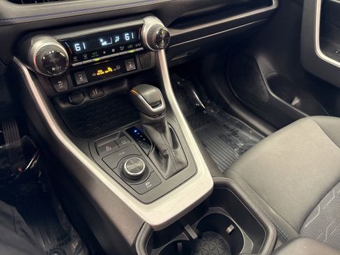 Used 2024 Toyota RAV4 SE w/ Convenience Package image 35