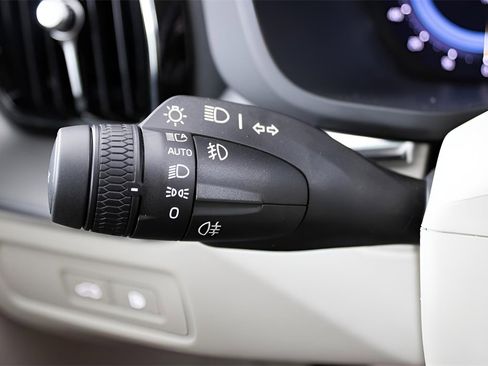 Certified 2025 Volvo XC60 T8 Core w/ Protection Package Premier image 19