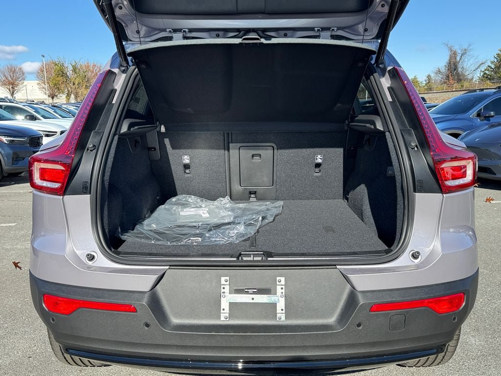 Certified 2026 Volvo XC40 B5 Plus w/ Climate Package AWD/4WD image 9