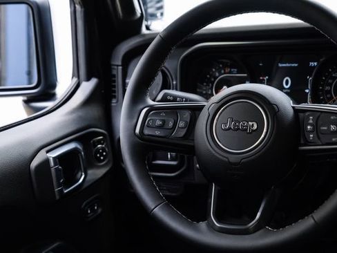 Used 2025 Jeep Gladiator Sport AWD/4WD image 56