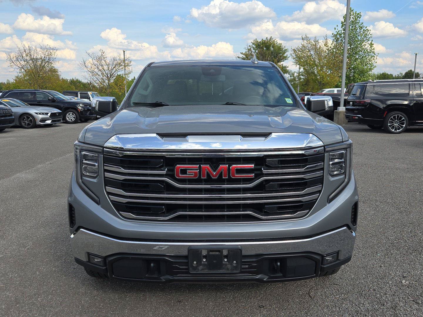 Used 2023 GMC Sierra 1500 SLT w/ SLT Premium Package AWD/4WD image 2