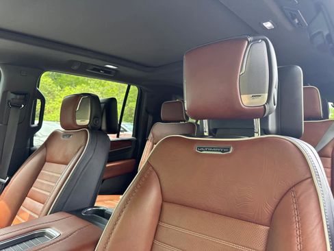 Used 2023 GMC Yukon XL Denali Ultimate AWD/4WD image 16