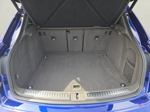 Certified 2022 Porsche Macan AWD/4WD image 19