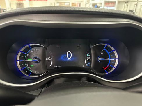 Certified 2024 Chrysler Pacifica Select image 16