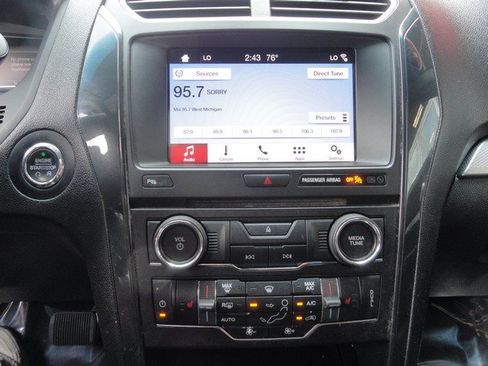Used 2017 Ford Explorer XLT w/ Equipment Group 202A AWD/4WD image 12