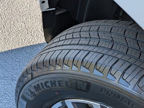 Certified 2024 Nissan Frontier SL w/ Technology Package image 11