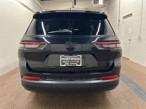 Used 2025 Jeep Grand Cherokee L Altitude image 3