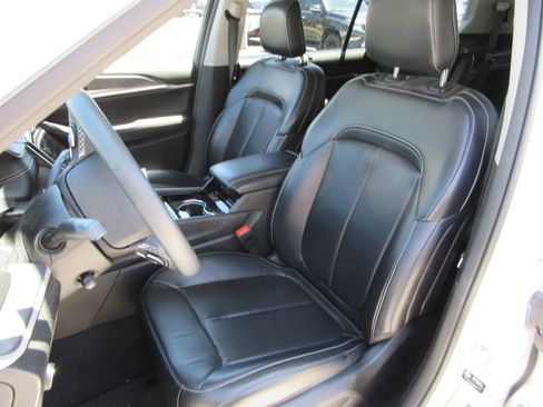 Used 2023 Jeep Grand Cherokee L Limited w/ Luxury Tech Group II AWD/4WD image 19