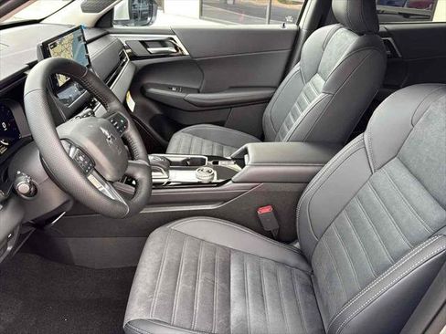 New 2026 Mitsubishi Outlander SE image 11