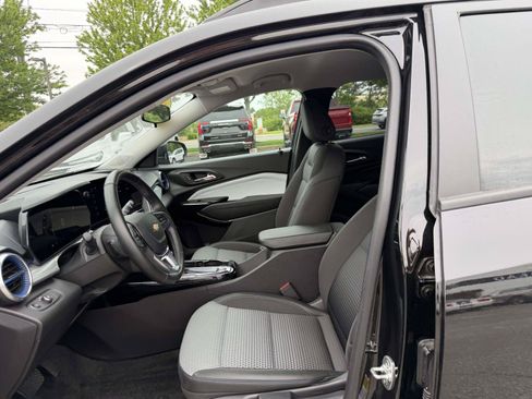 Used 2024 Chevrolet Trax LT w/ Driver Confidence Package FWD image 15