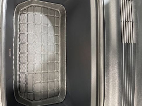 Used 2021 Tesla Model Y Long Range image 9