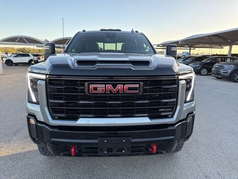 Used 2024 GMC Sierra 2500 AT4X image 2