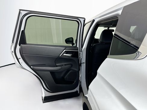 Used 2024 Mitsubishi Outlander SE AWD/4WD image 26