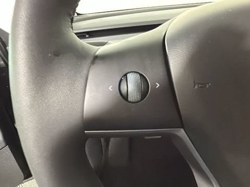 Used 2024 Tesla Model Y Long Range AWD/4WD image 15