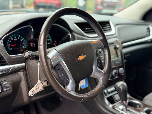 Used 2016 Chevrolet Traverse LT w/ Style and Technology Package FWD image 8