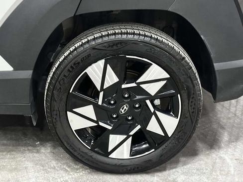 Used 2025 Hyundai Kona SEL AWD/4WD image 15