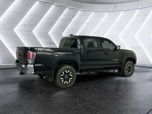 Used 2022 Toyota Tacoma TRD Off-Road RWD image 4