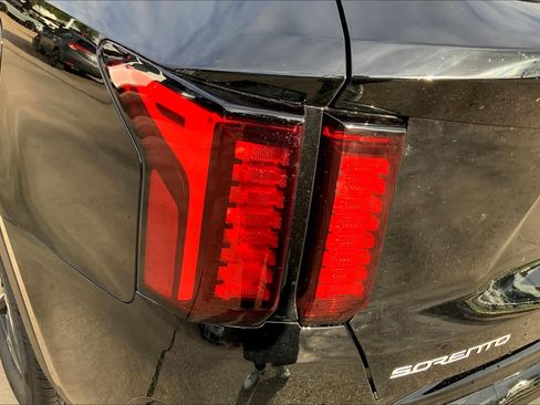 Used 2024 Kia Sorento EX image 15