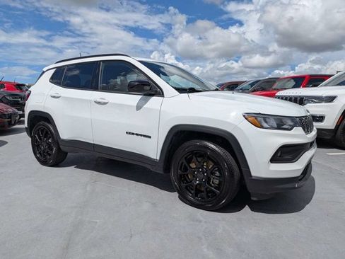 Certified 2025 Jeep Compass Latitude w/ Altitude Special Edition AWD/4WD image 2