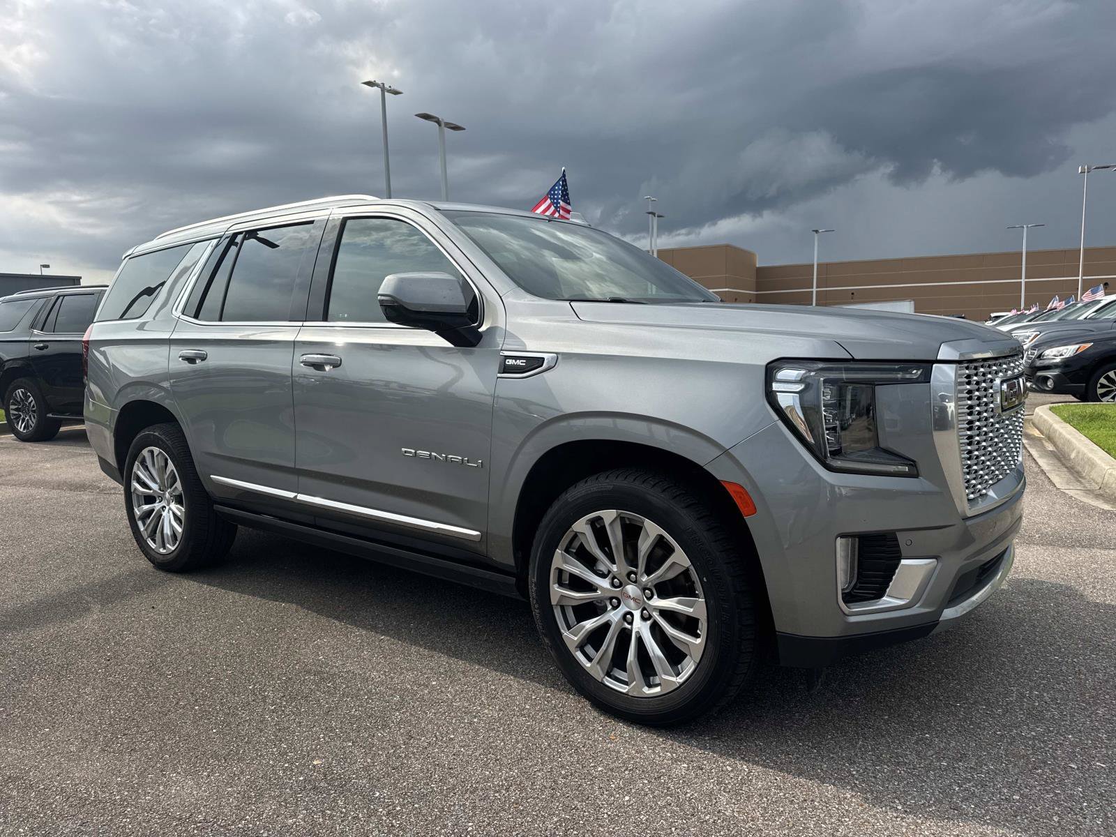 Used 2023 GMC Yukon Denali AWD/4WD image 3