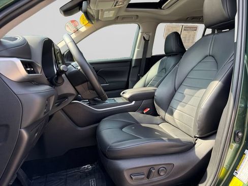 Used 2023 Toyota Highlander XLE FWD image 10