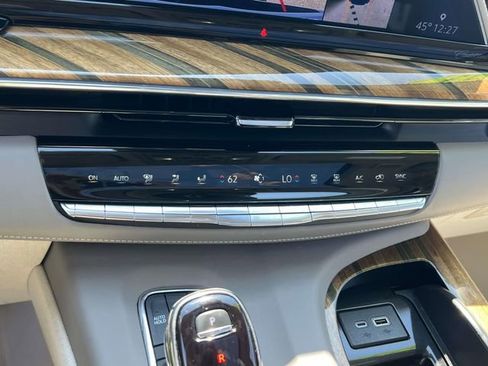 Used 2023 Cadillac Escalade Sport Platinum w/ LPO, ONYX Package image 33