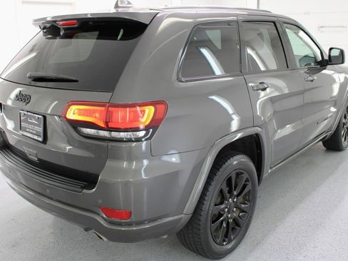 Used 2019 Jeep Grand Cherokee Altitude AWD/4WD image 9