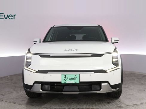 Used 2024 Kia EV9 Light Long Range RWD image 12
