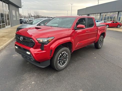 Used 2024 Toyota Tacoma TRD Sport image 2