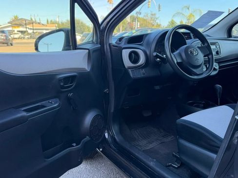 Used 2012 Toyota Yaris L FWD image 10