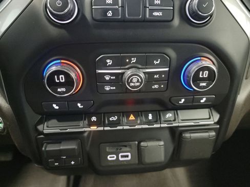 Used 2021 Chevrolet Silverado 1500 LT w/ Convenience Package II AWD/4WD image 21