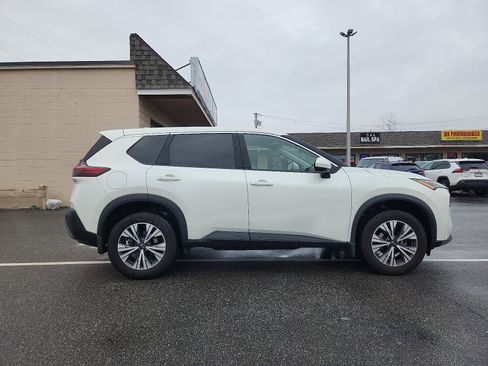 Used 2023 Nissan Rogue SV AWD/4WD image 3