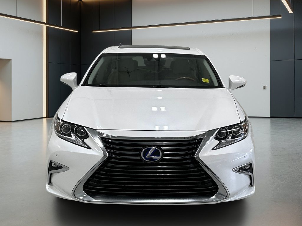 Used 2016 Lexus ES 300h w/ Luxury Package w/Wood Trim FWD image 9