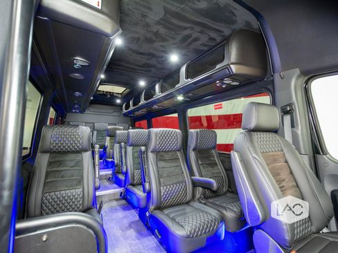 Used 2024 Mercedes-Benz Sprinter 3500 image 3