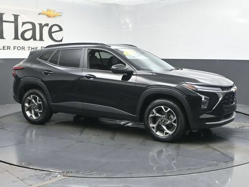 Used 2025 Chevrolet Trax LT FWD image 6