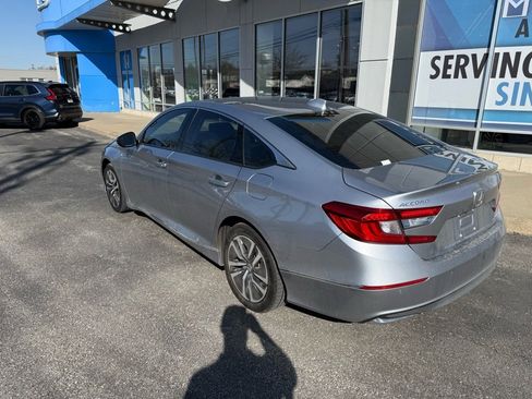 Used 2020 Honda Accord Touring image 2