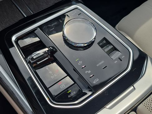 New 2025 BMW 760i xDrive image 28