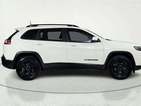 Used 2019 Jeep Cherokee Latitude Plus AWD/4WD image 2