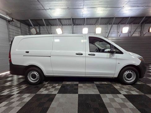 Used 2023 Mercedes-Benz Metris image 9