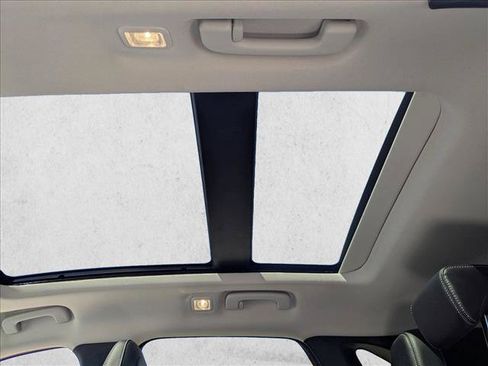 Certified 2025 Ford Escape SE w/ PHEV Premium Package FWD image 20