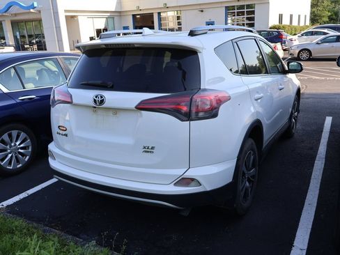 Used 2018 Toyota RAV4 XLE AWD/4WD image 7