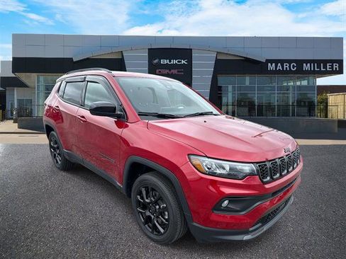 Used 2025 Jeep Compass Latitude w/ Altitude Special Edition AWD/4WD image 1