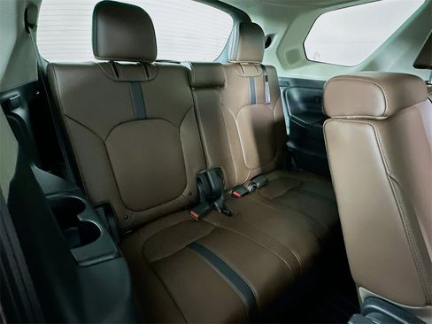 Used 2024 Honda Pilot Elite image 12